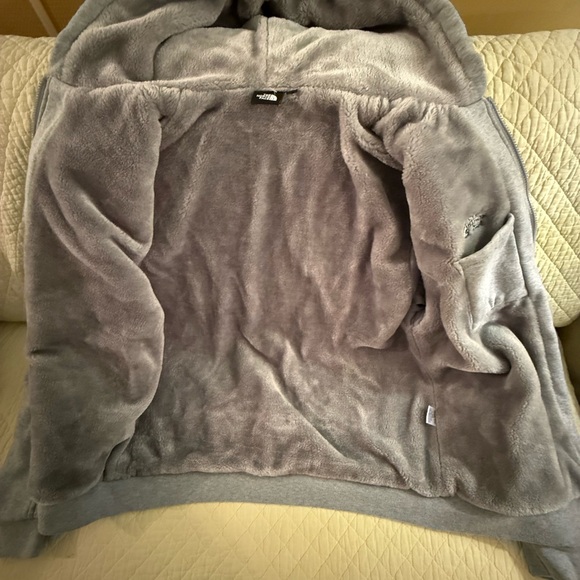 The North Face Men’s Light Gray Quilted & Fleece Hooded Bomber Jacket - Picture 3 of 10